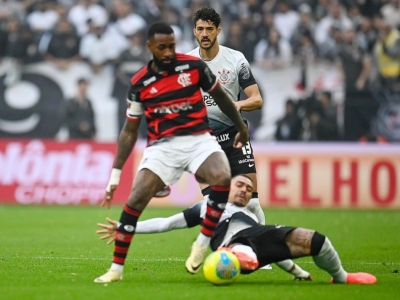 Flamengo empata com Corinthians e avança à final da Copa do Brasil