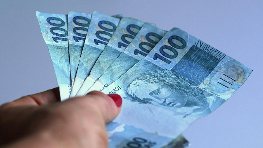Read more about the article Bolsonaro deve sancionar nesta terça ajuda de R$ 600