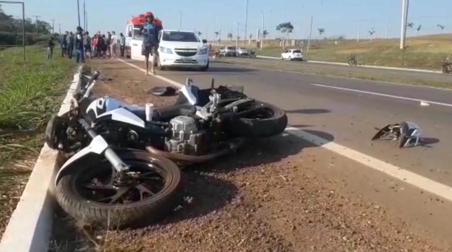 Read more about the article Homem morre ao colidir motocicleta em poste de luz na BR-364