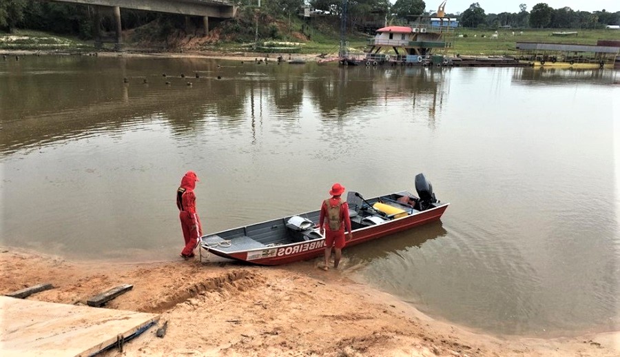Leia mais sobre o artigo Mergulhadores encontram corpo de menino em rio de Cruzeiro do Sul