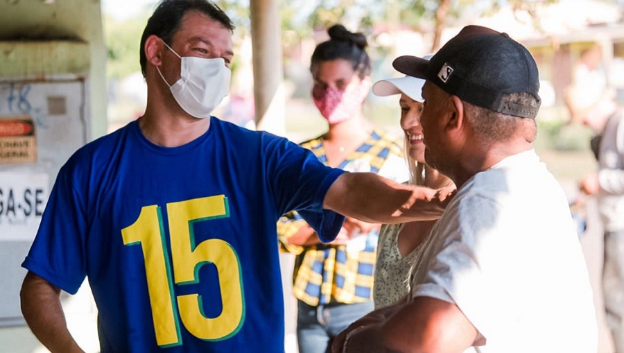 Leia mais sobre o artigo Roberto Duarte visita bairro da Paz e ouve demandas dos comerciantes