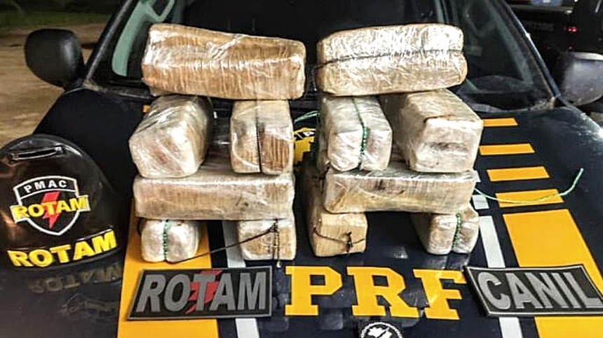 Leia mais sobre o artigo Polícia flagra 16 kg de cocaína escondidos em forro de veículo na BR
