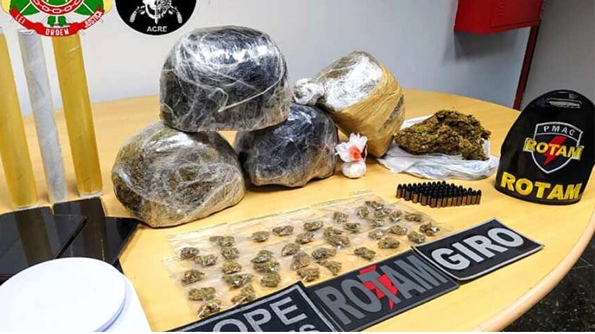 Leia mais sobre o artigo PM prende 5 e apreende quase 5kg de maconha e cocaína e 50 munições