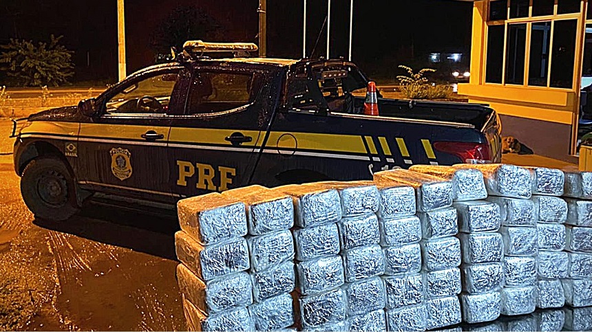 Leia mais sobre o artigo PRF apreende veículo com 54 quilos de cocaína em Rio Branco