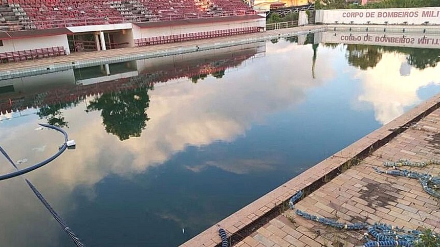 Leia mais sobre o artigo Abandonada, Piscina Olímpica se torna criadouro da dengue em Rio Banco