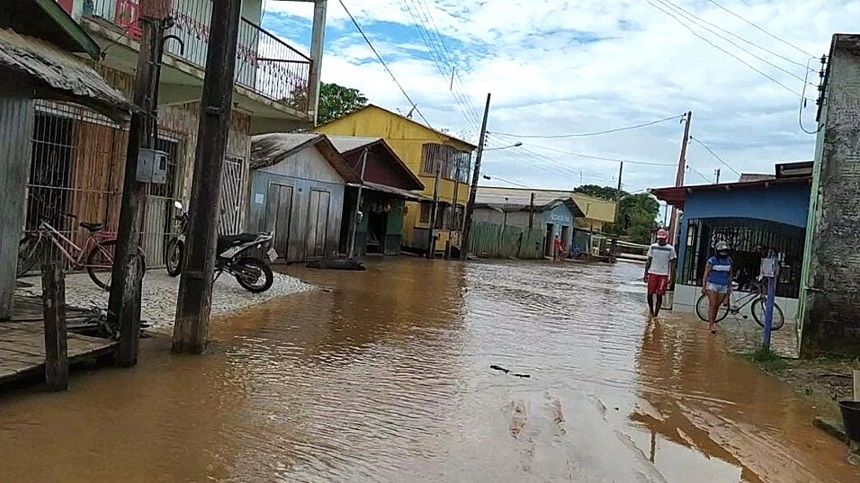 Leia mais sobre o artigo Rio Tarauacá transborda outra vez e já atinge 12 mil no interior do Acre