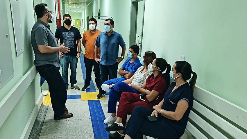 Leia mais sobre o artigo Alan Rick visita obras de hospital e plantações de café em Mâncio Lima