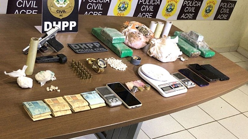 Read more about the article Polícia prende 2 por homicídio e apreende droga, dinheiro e pistola 380