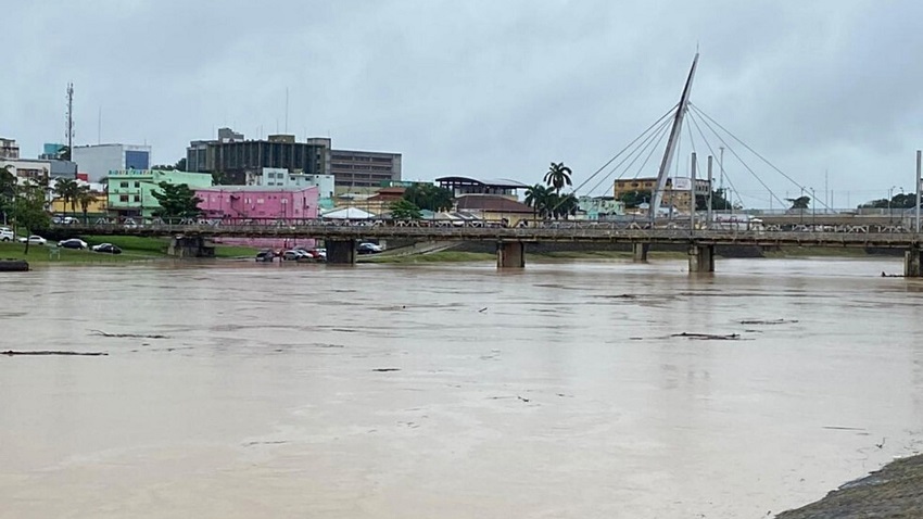 Read more about the article Rio Acre está a 50 cm de transbordar e Bocalom inicia preparativos