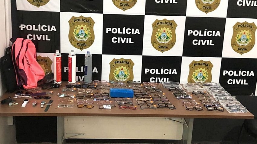 Leia mais sobre o artigo Polícia apreende 1 kg de droga e recupera objetos furtados de loja no AC