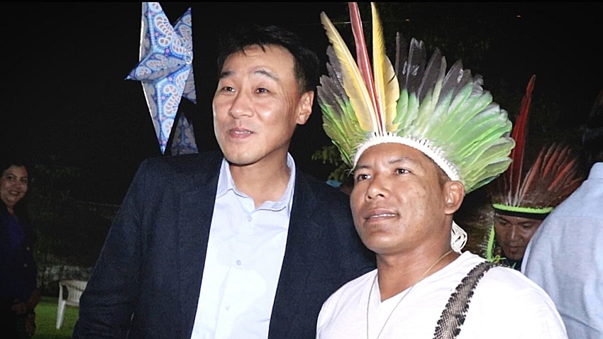 Leia mais sobre o artigo Vice-presidente da Samsung conhece cultura indígena ao se despedir de RB