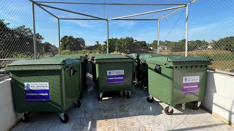 Leia mais sobre o artigo Prefeitura instala 120 novas caixas coletoras de lixo em pontos comerciais