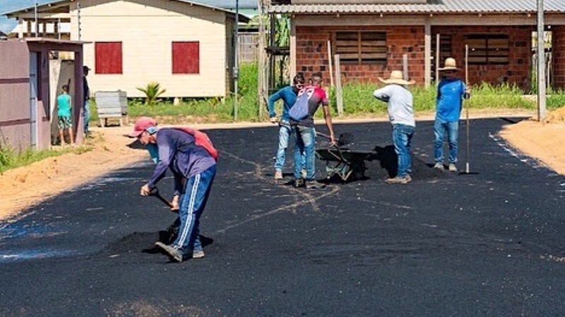 Leia mais sobre o artigo Prefeitura intensifica o trabalho com asfalto em ruas de Cruzeiro do Sul