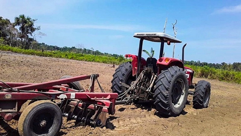 Leia mais sobre o artigo Prefeitura de Cruzeiro do Sul beneficia mais de 500 com mecanização agrícola