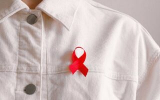 Dispensa de pessoa que vive com HIV gera indenização de R$ 50 mil