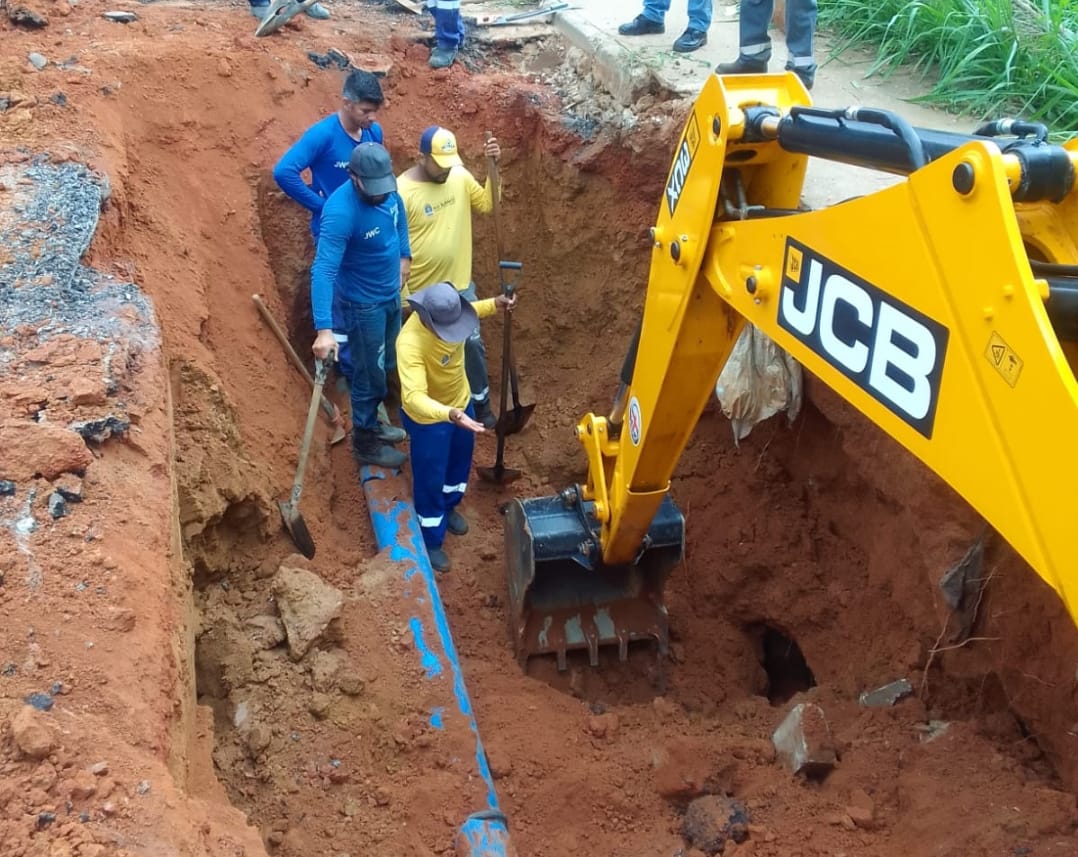 Leia mais sobre o artigo Prefeitura de RB corrige vazamento de água na rua José Magalhães