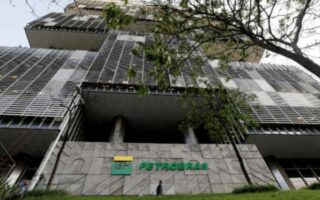 Petrobras reduz preços de diesel em R$ 0,40 a partir desta quarta