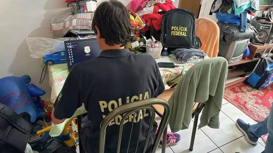 Leia mais sobre o artigo PF cumpre no Acre mandado contra suspeito de armazenar pornografia infantil