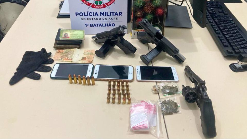 Leia mais sobre o artigo PM conduz 98 pessoas e apreende 13 armas durante feriado de Páscoa