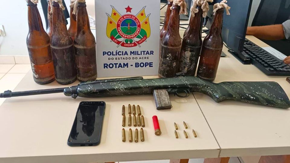 Leia mais sobre o artigo Rotam prende 2 com arma de fogo e coquetéis molotov na Cidade do Povo