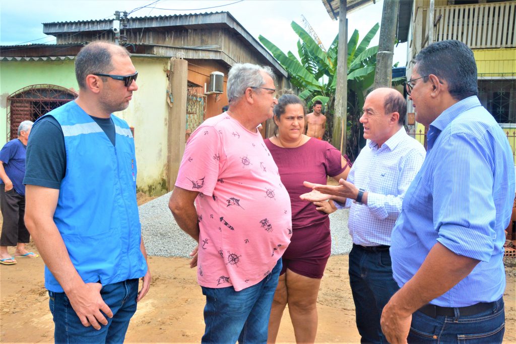 Leia mais sobre o artigo Bocalom leva solidariedade às famílias atingidas pela cheia