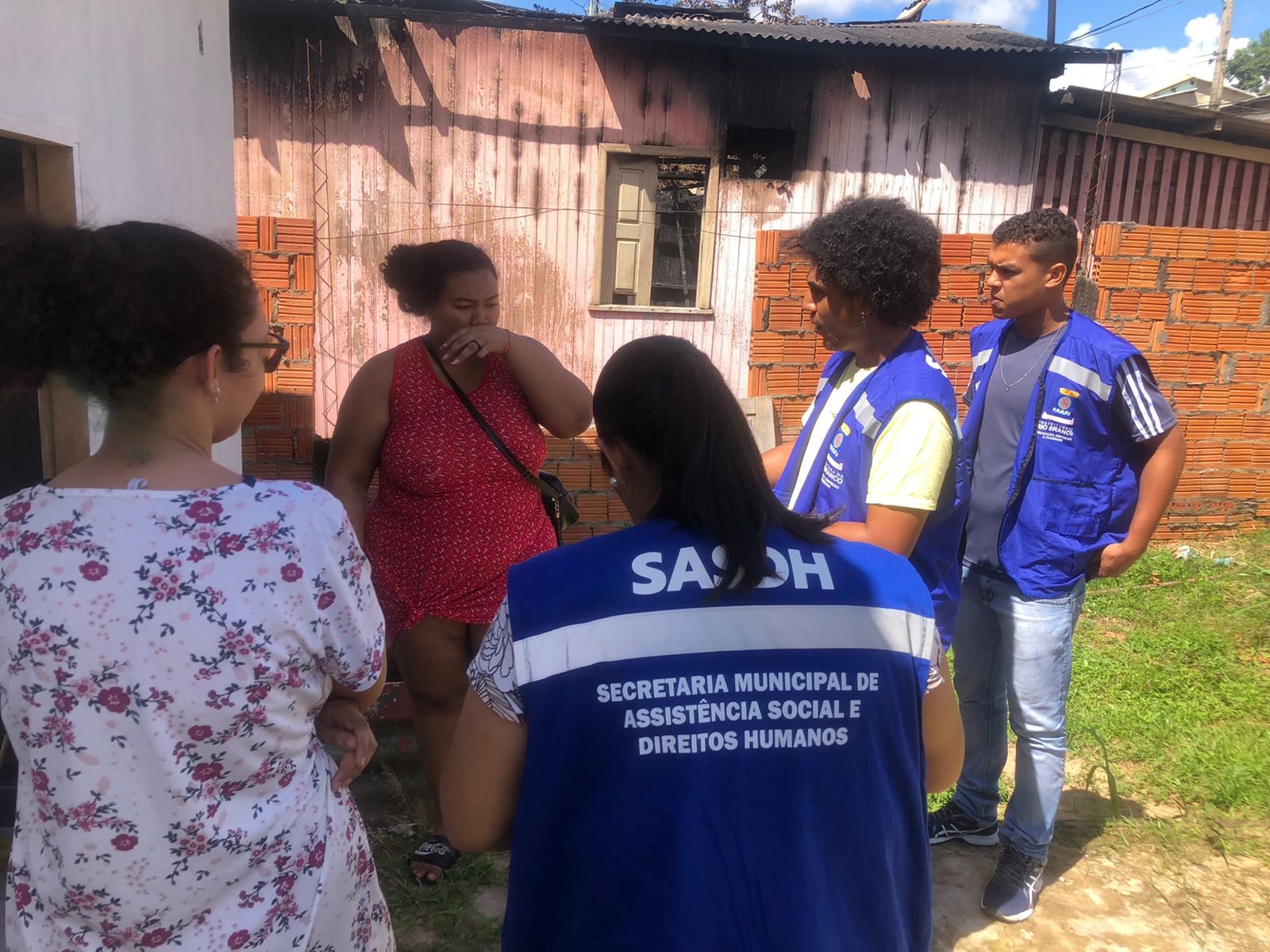 Leia mais sobre o artigo Prefeitura de RB presta assistência à família que perdeu casa em incêndio