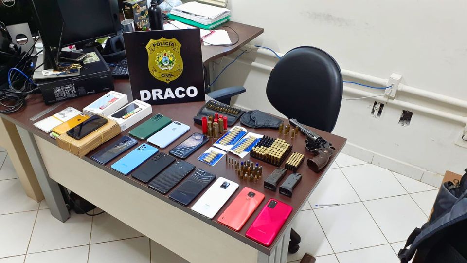 Leia mais sobre o artigo Polícia prende 2 com armas de fogo, munições e objetos roubados
