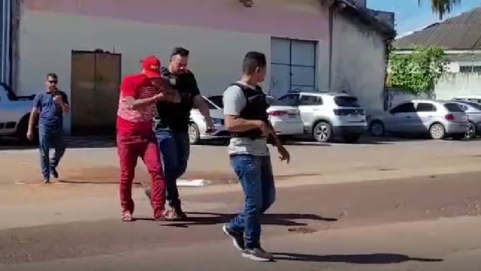 Leia mais sobre o artigo Polícia prende criminosos que roubavam veículos no Acre para vender na Bolívia