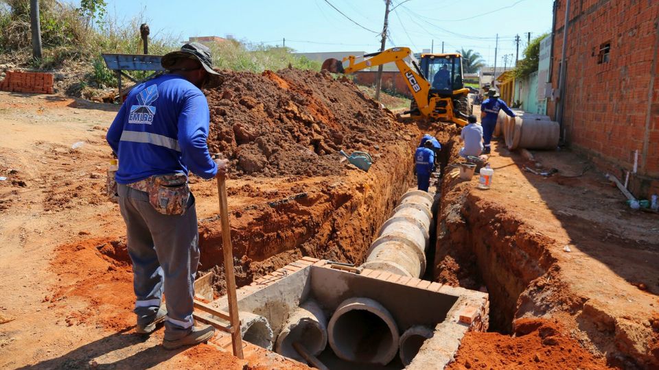 Leia mais sobre o artigo Prefeitura leva infraestrutura para rua Santa Rosa, na Vila Betel