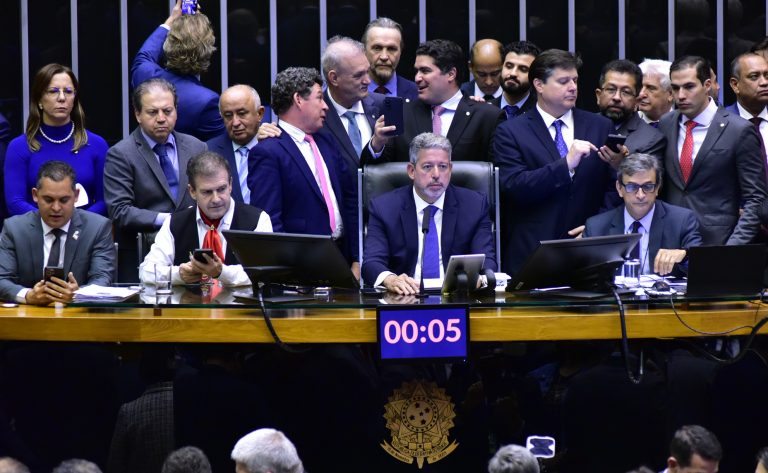 Leia mais sobre o artigo Câmara aprova reforma tributária: veja como cada deputado acreano votou