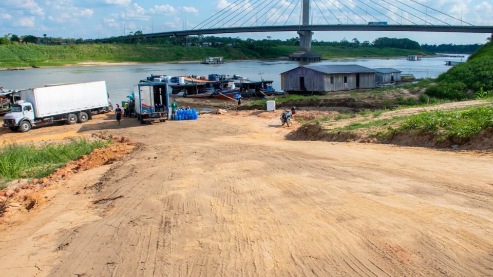 Leia mais sobre o artigo Prefeitura de Cruzeiro do Sul realiza melhorias de acesso no porto da cidade