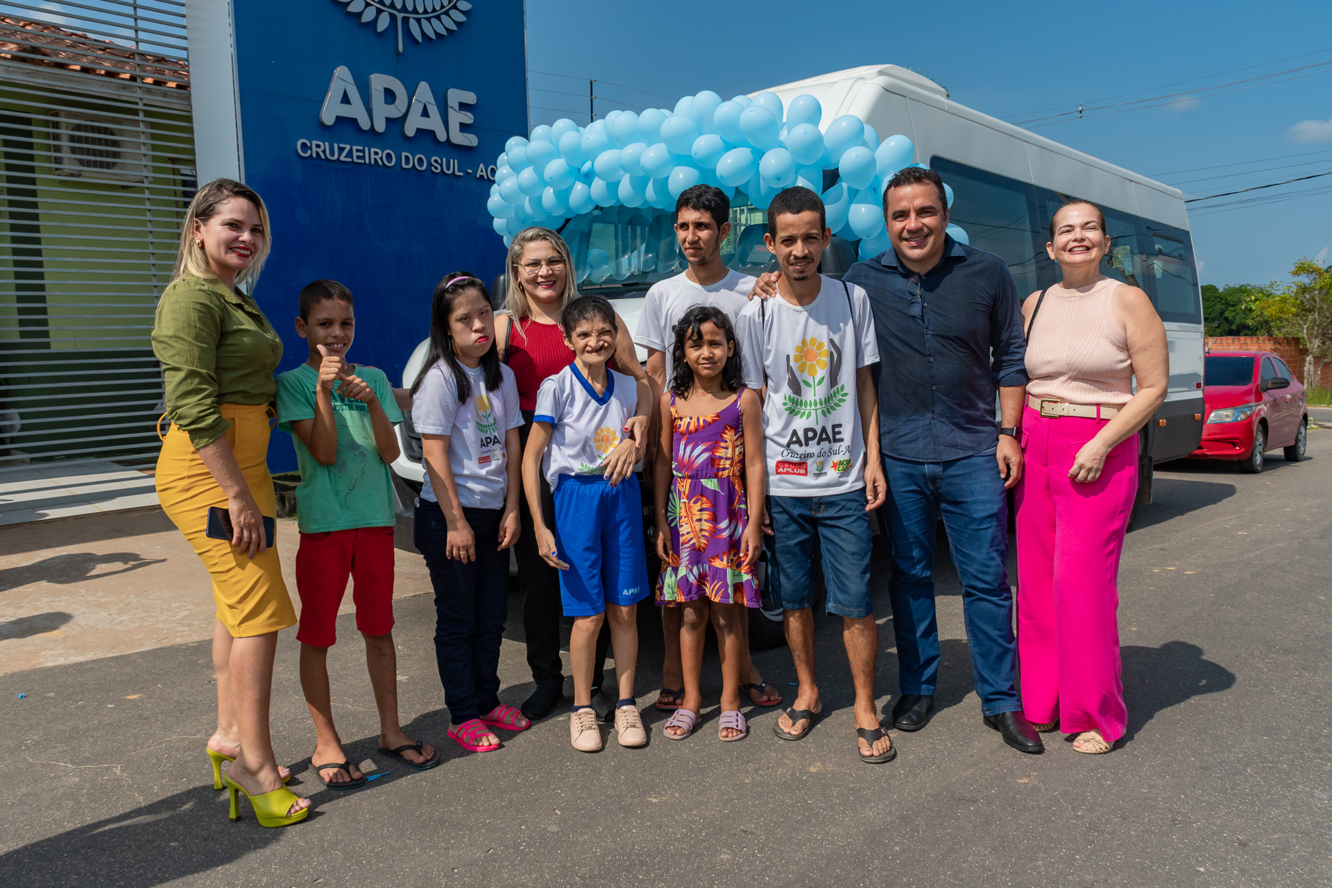 Leia mais sobre o artigo Prefeitura de Cruzeiro do Sul faz doação de veículo para a APAE