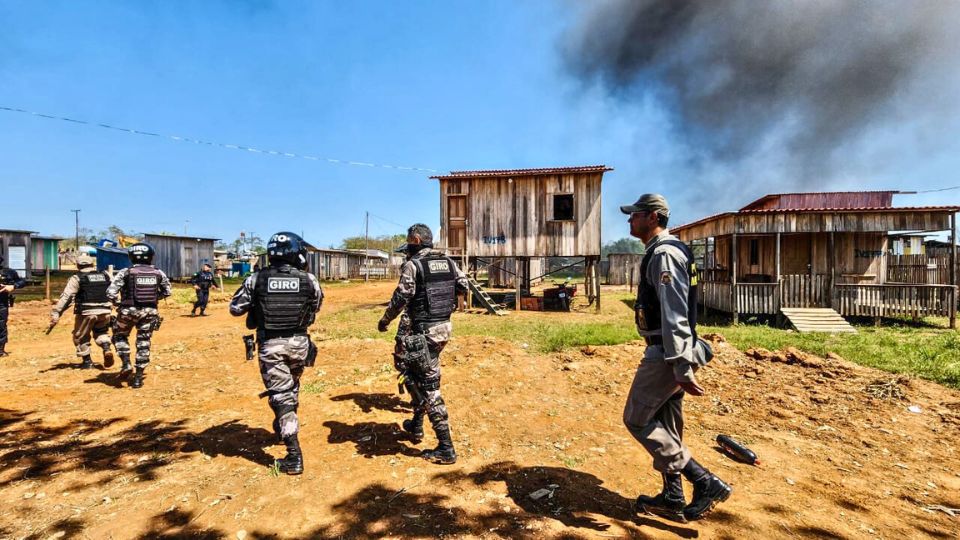 Leia mais sobre o artigo Polícia cumpre ação de reintegração de posse na Estrada do Irineu Serra