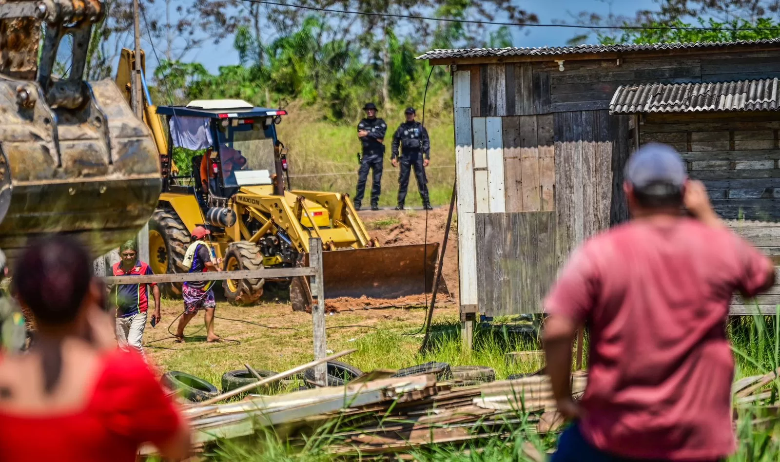 Leia mais sobre o artigo 60 casas são demolidas no 1º dia da ação de reintegração de posse no Irineu Serra