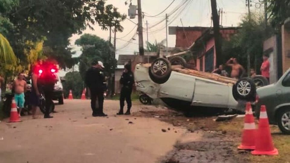 Leia mais sobre o artigo Criminoso rouba carro, é perseguido pela polícia e acaba capotando