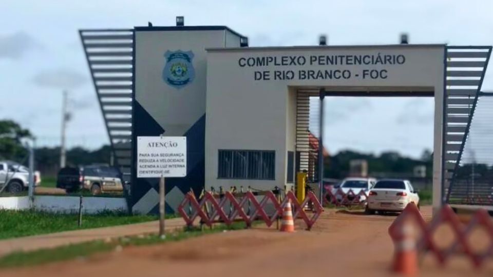 Leia mais sobre o artigo Fuga: 8 detentos escapam do Francisco de Oliveira Conde e Bope entra em ação