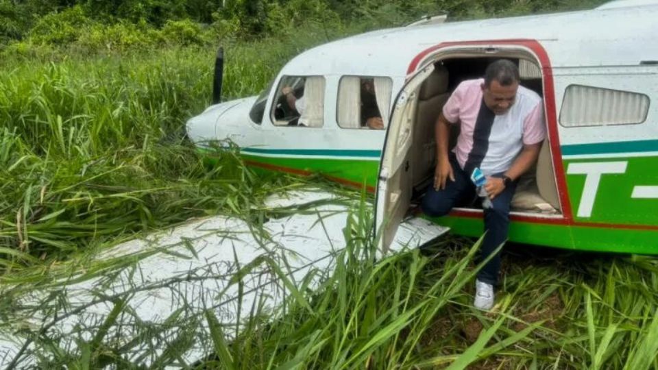 Leia mais sobre o artigo Avião bate em buraco e sai da pista no interior do Acre