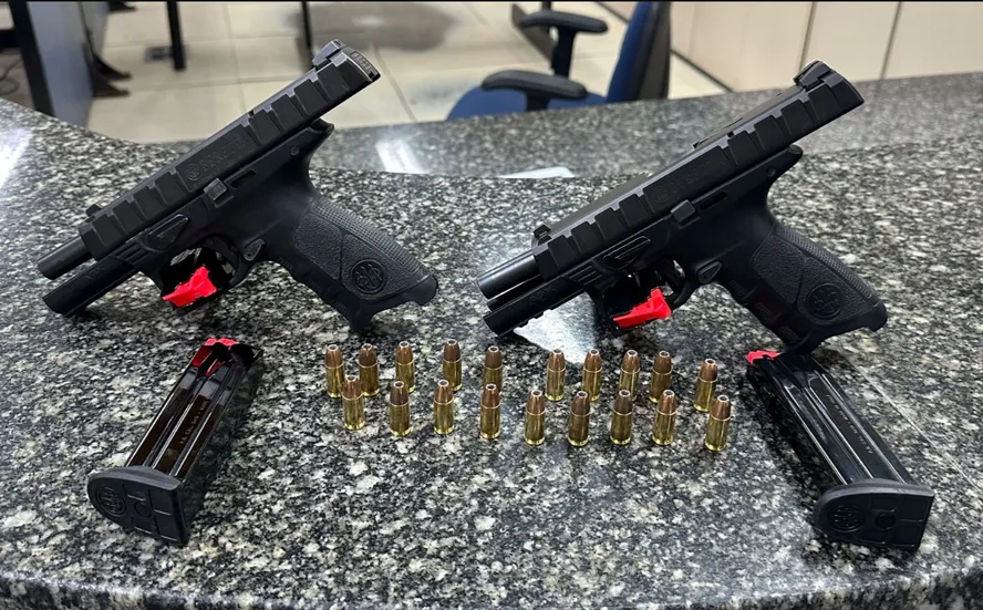 Leia mais sobre o artigo Policial acreano tem arma roubada ao entrar por engano em comunidade do Rio