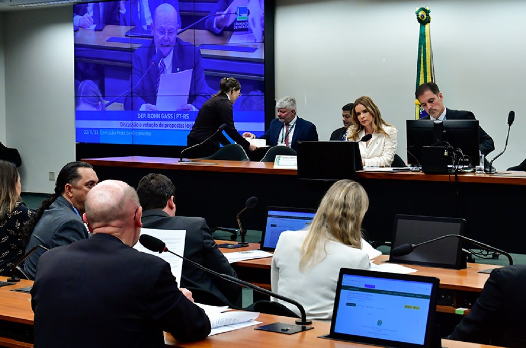 Parlamentares apresentam 279 emendas ao Plano Plurianual 2024-2027