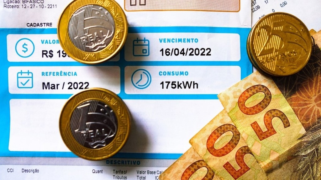 Leia mais sobre o artigo Conta de luz terá cobrança extra em outubro com bandeira vermelha patamar 1