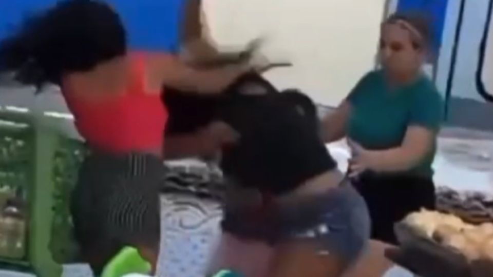 Leia mais sobre o artigo Vídeo mostra mulheres brigando dentro de supermercado em Rio Branco