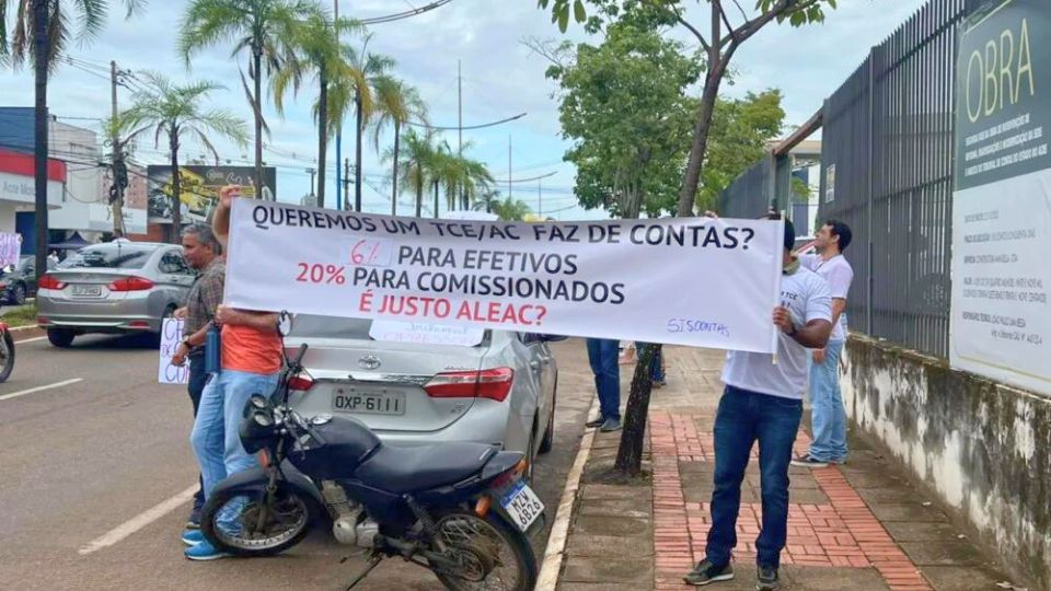 Leia mais sobre o artigo Projeto que aumenta 20% do salário de comissionados do TCE gera protesto