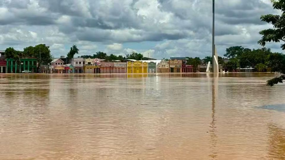Leia mais sobre o artigo Rio Branco registra 2ª maior enchente da história com Rio Acre em 17,75m