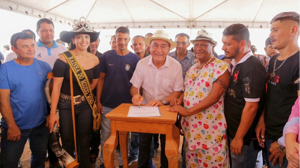 Leia mais sobre o artigo Prefeitura assina décima e última ordem de serviços do Asfalta Rio Branco