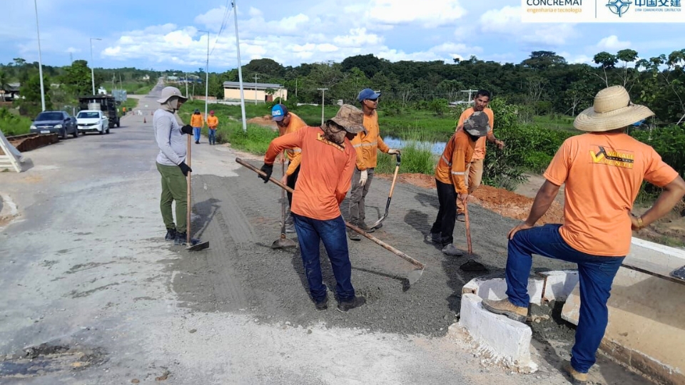 Leia mais sobre o artigo Dnit trabalha na recuperação da ponte sobre o Rio Tarauacá, na BR-364