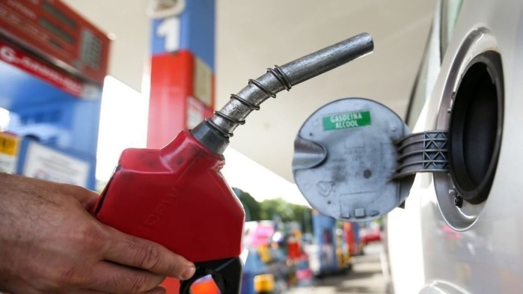 Leia mais sobre o artigo Brasil aumenta mistura do etanol na gasolina e mudança deve reduzir preços