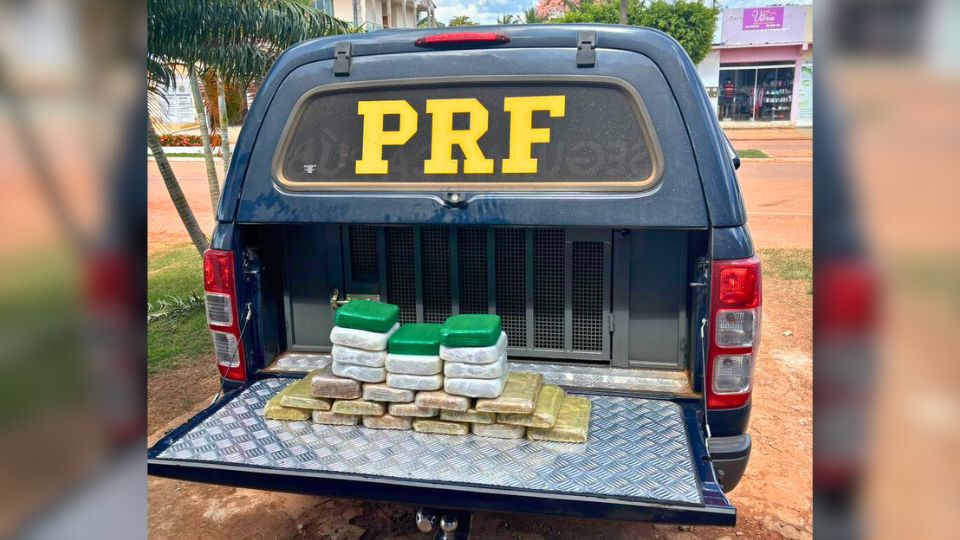 Leia mais sobre o artigo PRF prende 2 com 27 kg de pasta-base de cocaína escondidos em veículo na BR-364