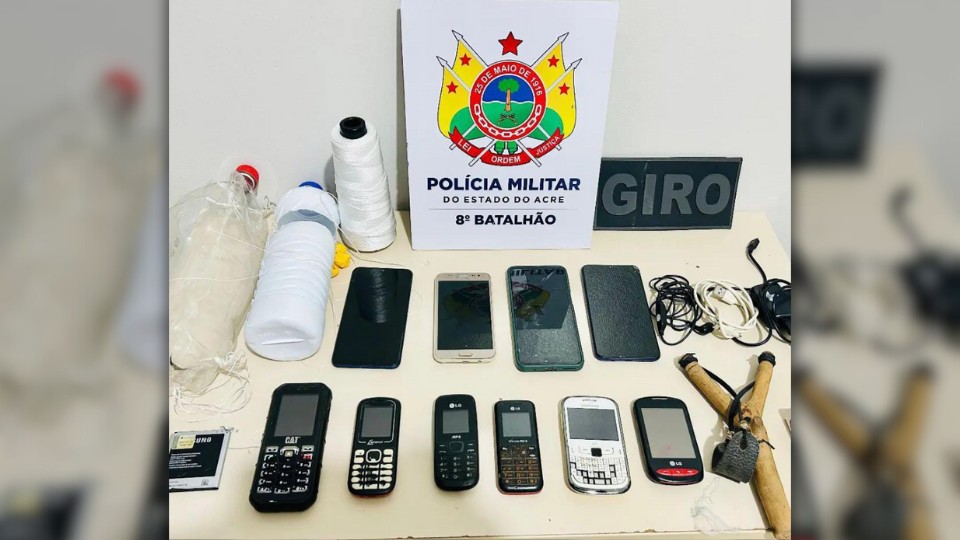 Leia mais sobre o artigo PM prende suspeito com 10 celulares que seriam levados para detentos em presídio