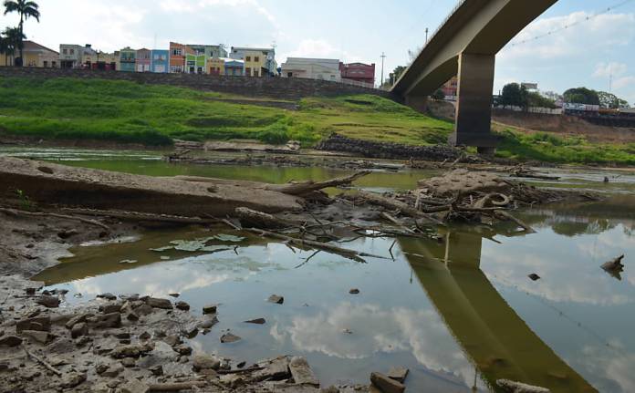 Leia mais sobre o artigo Seca severa: Com 1,5m Rio Acre se aproxima de novo recorde histórico