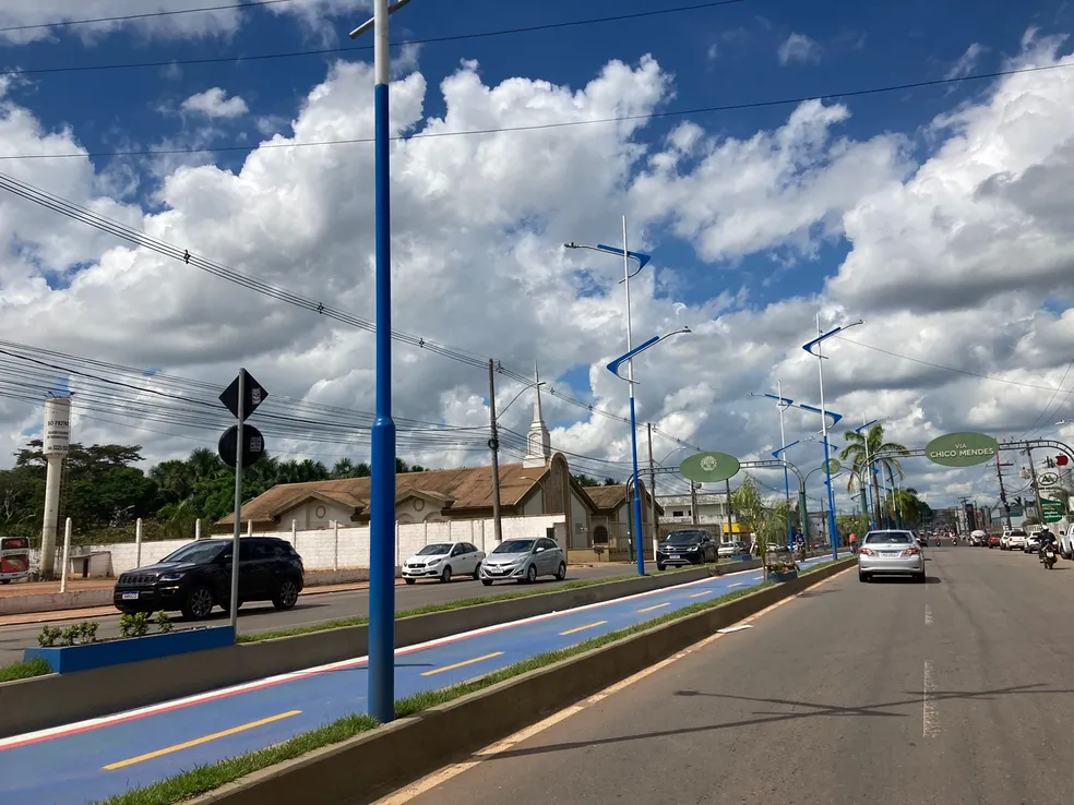 Leia mais sobre o artigo Segunda-feira será de muito sol com possibilidade de pancadas de chuva em todo o estado